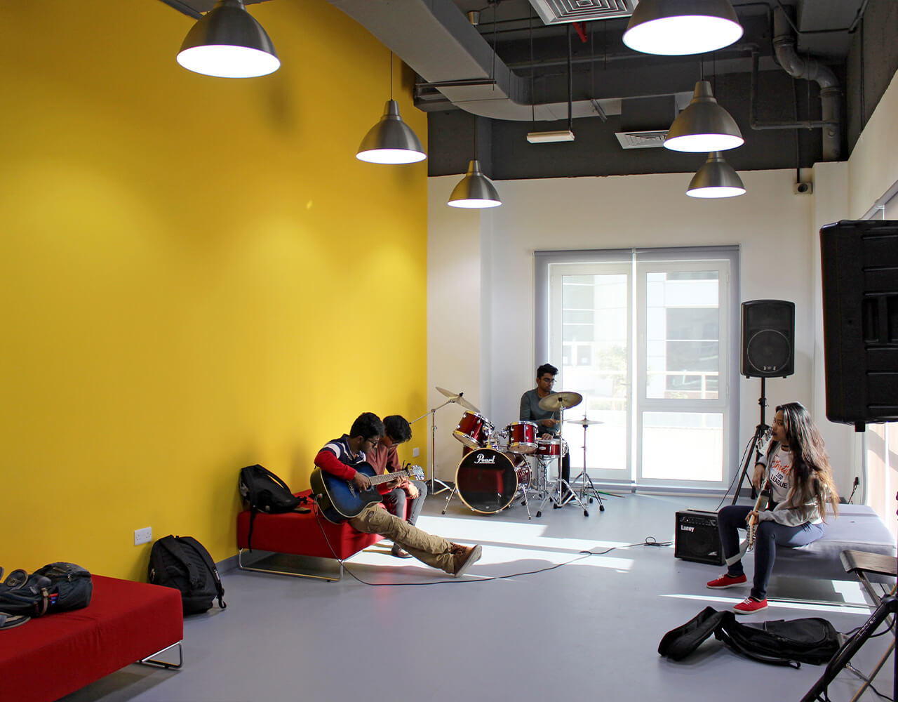 Community_StudentHubTeam_Hero_1280x1000_Desktop